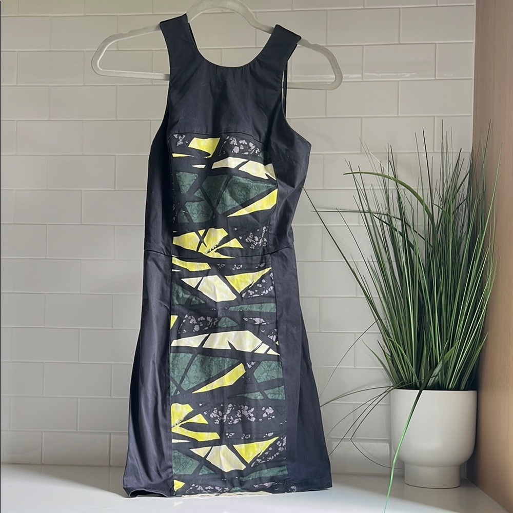 French Connection size 0 Stylish Black and Yellow Geometric Dress